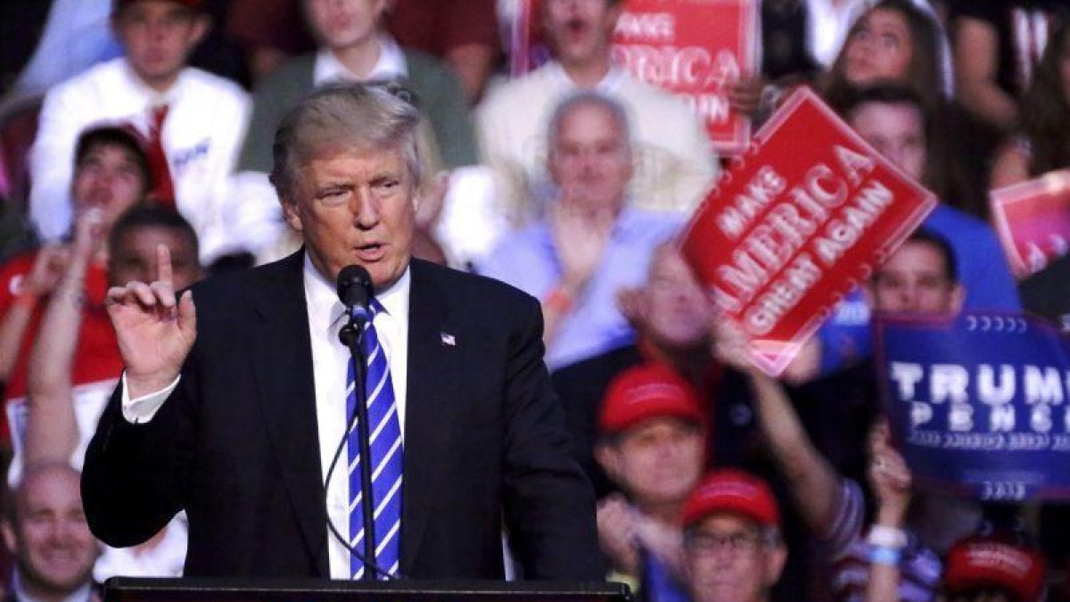 Trump, en un mitin en Sunrise (Florida), donde ha acusado a Obama de ser