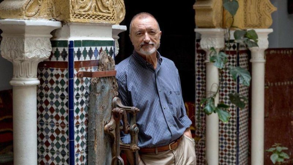 Arturo Pérez-Reverte, en el Hotel Continental de Tánger.-PENGUIN RANDOM HOUSE