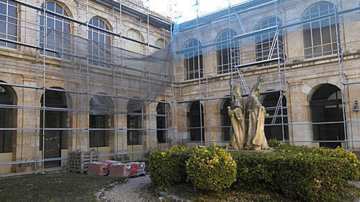 Claustro del monasterio de Santa María de Huerta. -