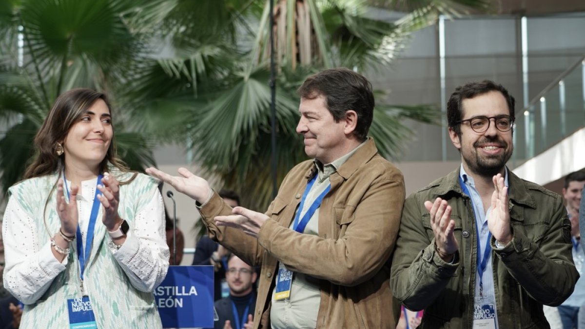 Andrea Ballesteros, Alfonso Fernández Mañueco y Eduardo Carazo tras la votación. ICAL