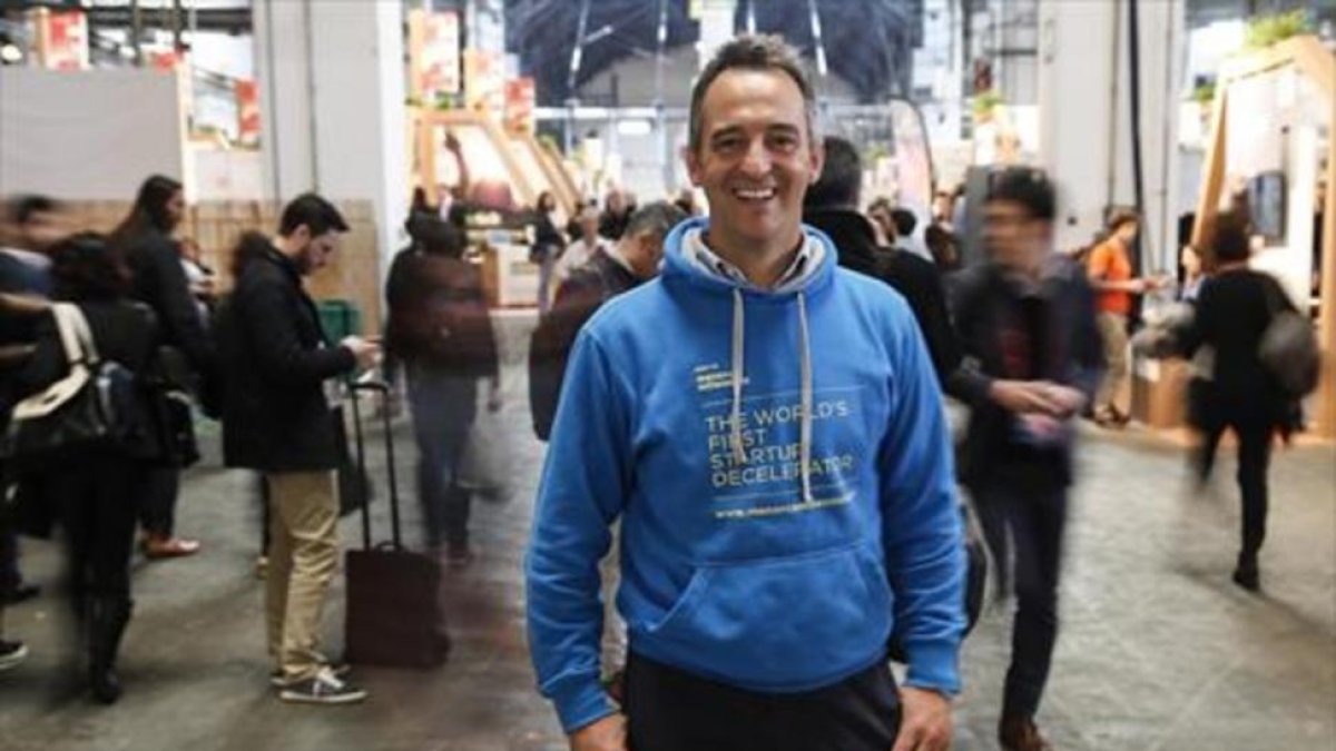 Desacelerador 8 Marcos Martín, de Menorca Millenials, en el MWC.-JULIO CARBÓ