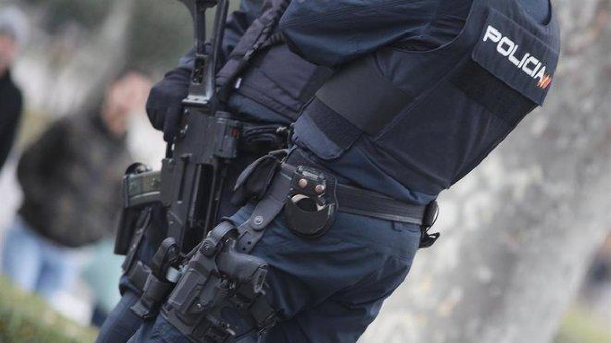 Dos agentes de la Policía Nacional.-EDUARDO PARRA (EUROPA PRESS)