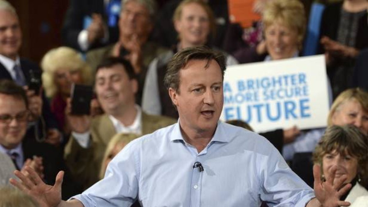 El líder conservador y primer ministro británico, David Cameron, participa en un acto de campaña en Saint Ives, Reino Unido-Foto: EFE / STR