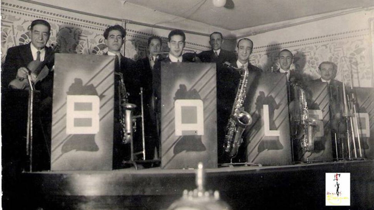 Miembros de la orquesta del Casino, de nombre Balsa, correspondiente a los años 50. El grupo se situaba en la zona que ahora es el bar.-CEDIDA