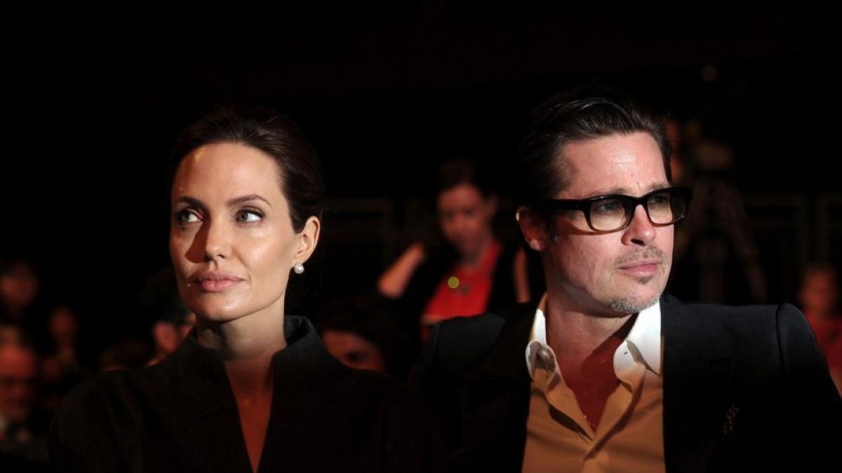 Angelina Jolie y Brad Pitt pactan que todo lo relativo a su divorcio sea confidencial por el bien y la privacidad de sus hijos.-AFP / CARL COURT