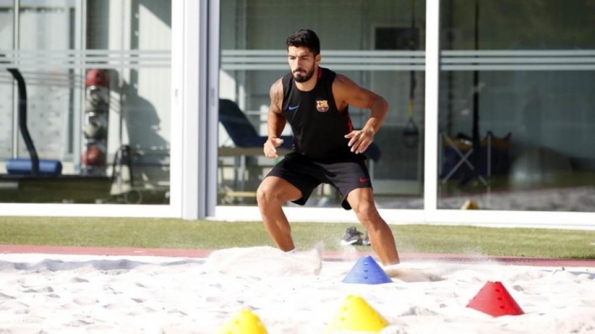 Suárez, en la ciudad deportiva del Barcelona.-FC BARCELONA