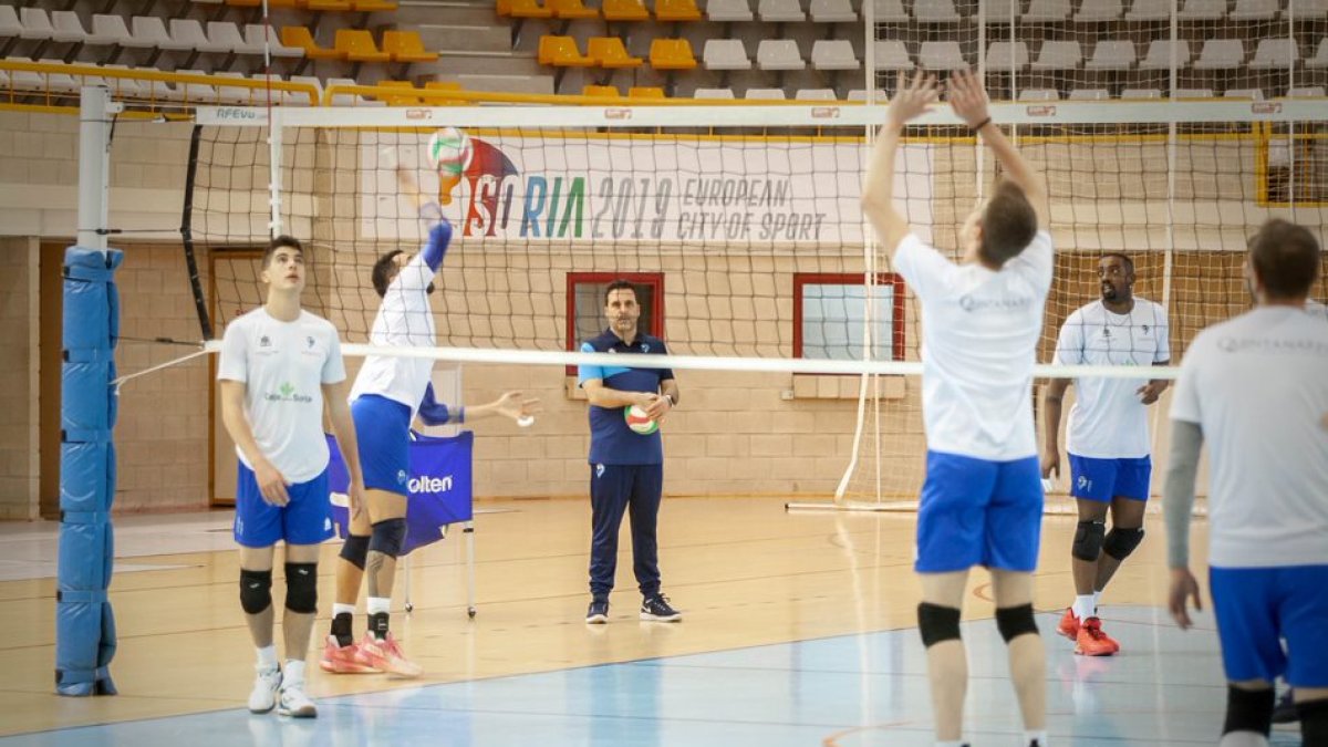 Entrenamiento del Río Duero de este martes en Los Pajaritos. GONZALO MONTESEGURO