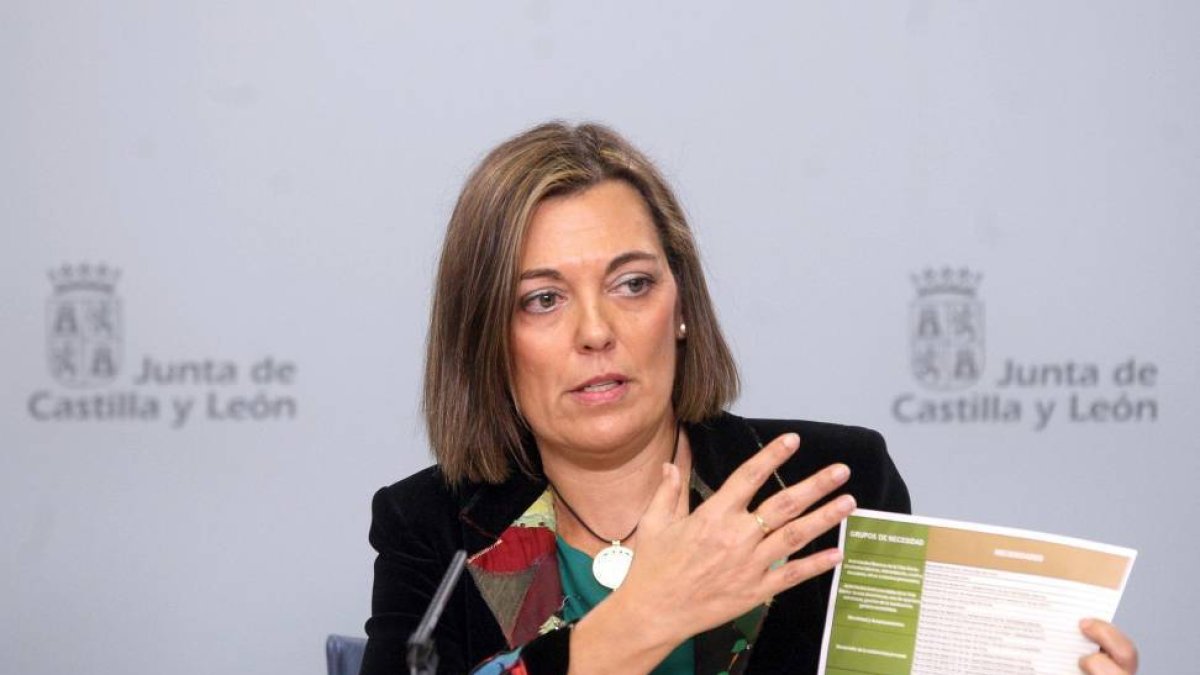 La consejera de Familia, Milagros Marcos informa en la rueda de prensa posterior al Consejo de Gobierno-Ical