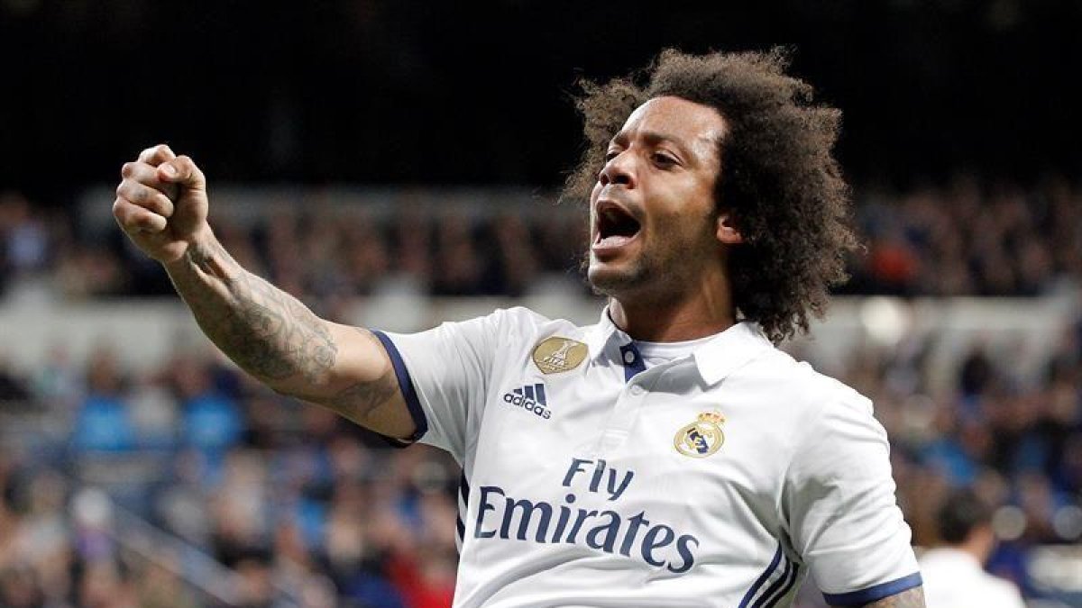 Marcelo celebra uno de los goles de su equipo.-EFE