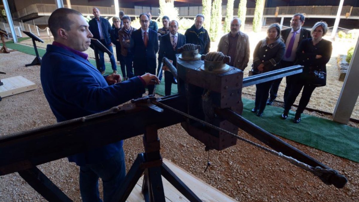 La muestra de maquinaria se puede visitar en las Cuevas-A. M.