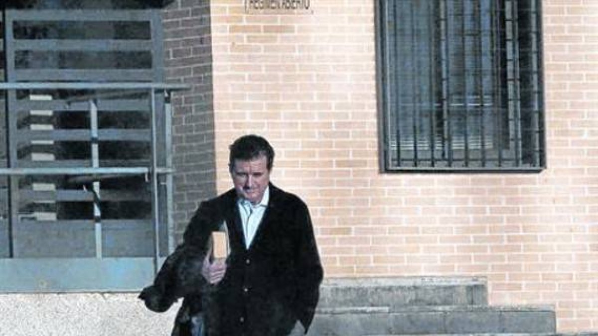 Jaume Matas abandona la prisión de Segovia tras serle concedido el tercer grado, el pasado 31 de octubre.-Foto: AURELIO MARTÍN