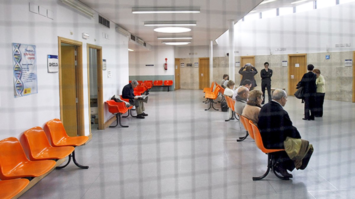 Sala de espera de consultas externas del hospital. MARIO TEJEDOR