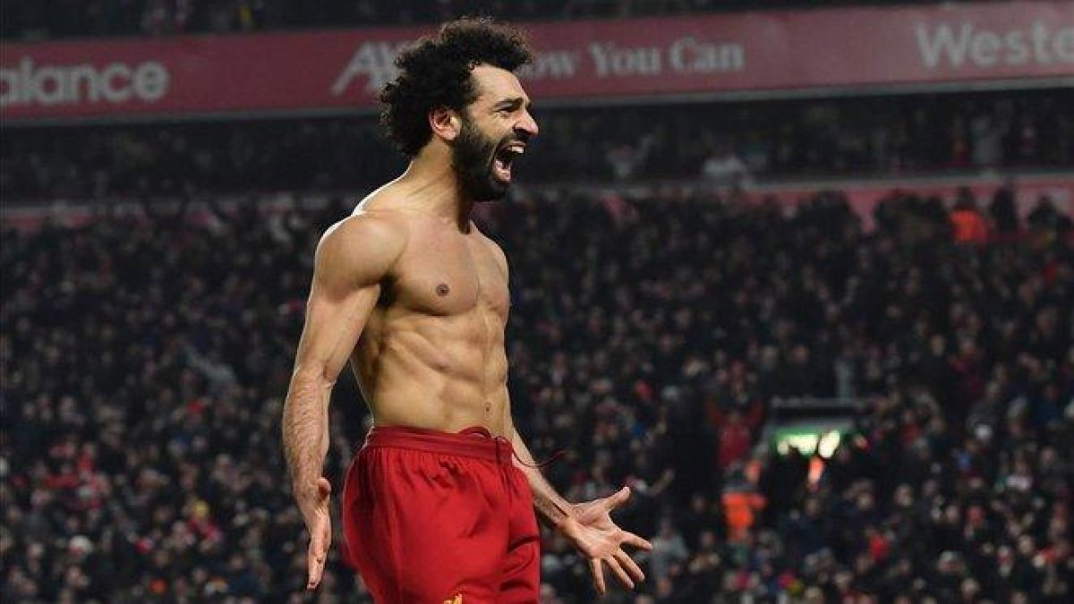 Mohamed Salah celebra su gol al Manchester United.-PAUL ELLIS (AFP)