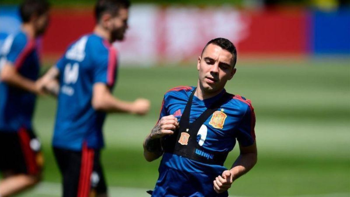 Aspas, en el entrenamiento de la selección española en Krasnodar tras el triunfo sobre Túnez.-AFP / PIERRE-PHILIPPE MARCOU