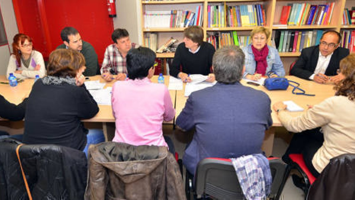 La Comisión Ejecutiva Provincial del PSOE de Soria celebrada ayer en la sede del partido. / ÁLVARO MARTÍNEZ-