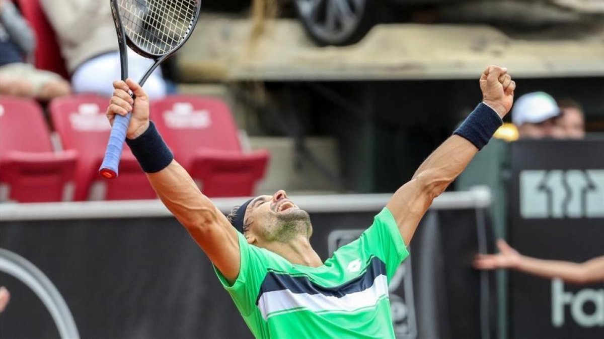 David Ferrer celebra su triunfo ante Dolgopolov en la final de Bastad.-REUTERS