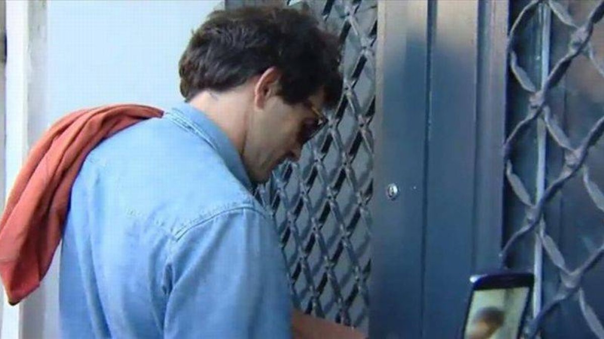 Oleguer Pujol llega a su casa tras pasar por comisaría, el pasado 23 de octubre.-Foto: ATLAS
