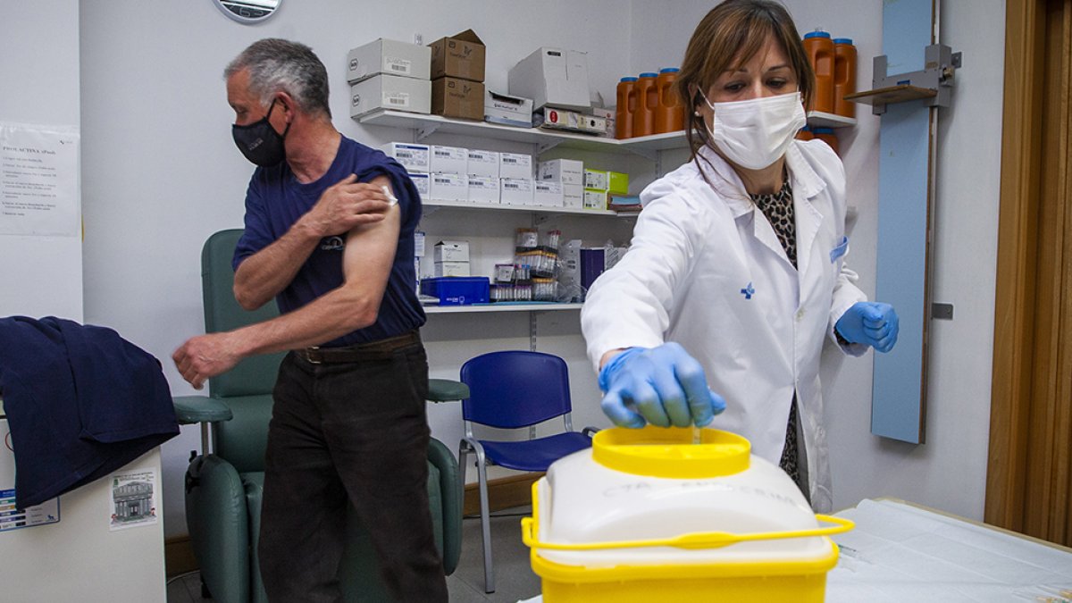 Vacunacion en Santa Bárbara - MARIO TEJEDOR