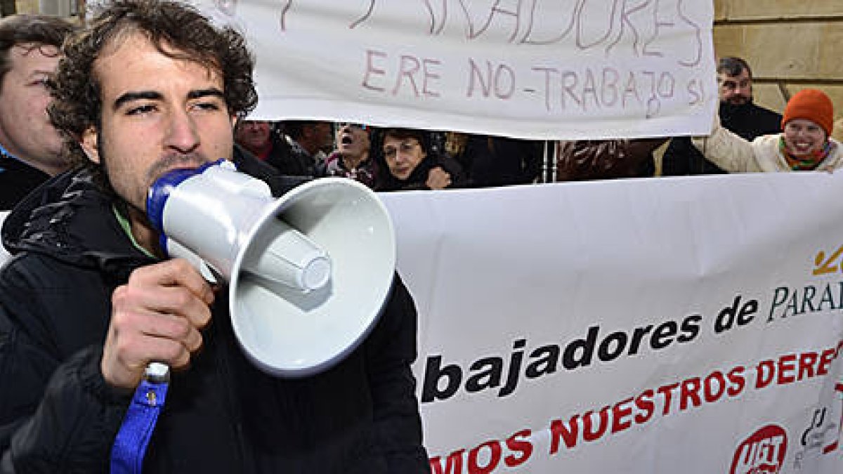 Protesta contra la presentación de un ERE en Soria, en una imagen de archivo. / VALENTÍN GUISANDE-
