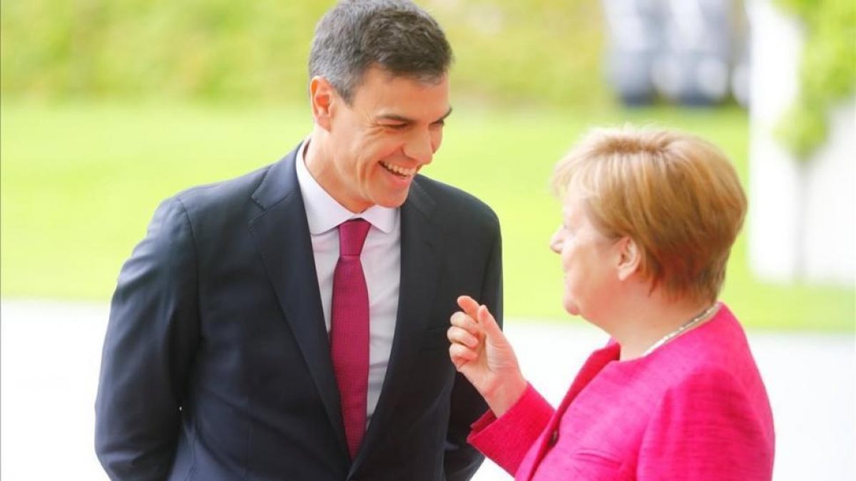 Primera reunión entre Pedro Sánchez y Angela Merkel en Berlín.-REUTERS