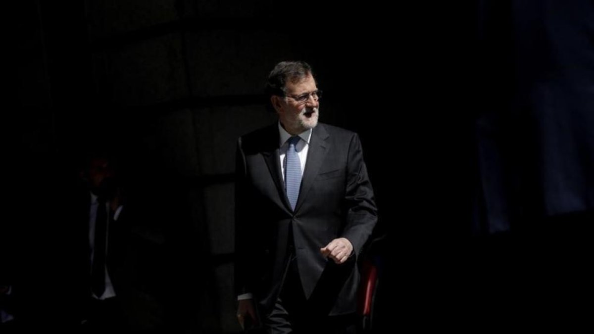 Mariano Rajoy, presidente del Gobierno, sale del Congreso de los Diputados, el pasado 15 de marzo.-JOSÉ LUIS ROCA