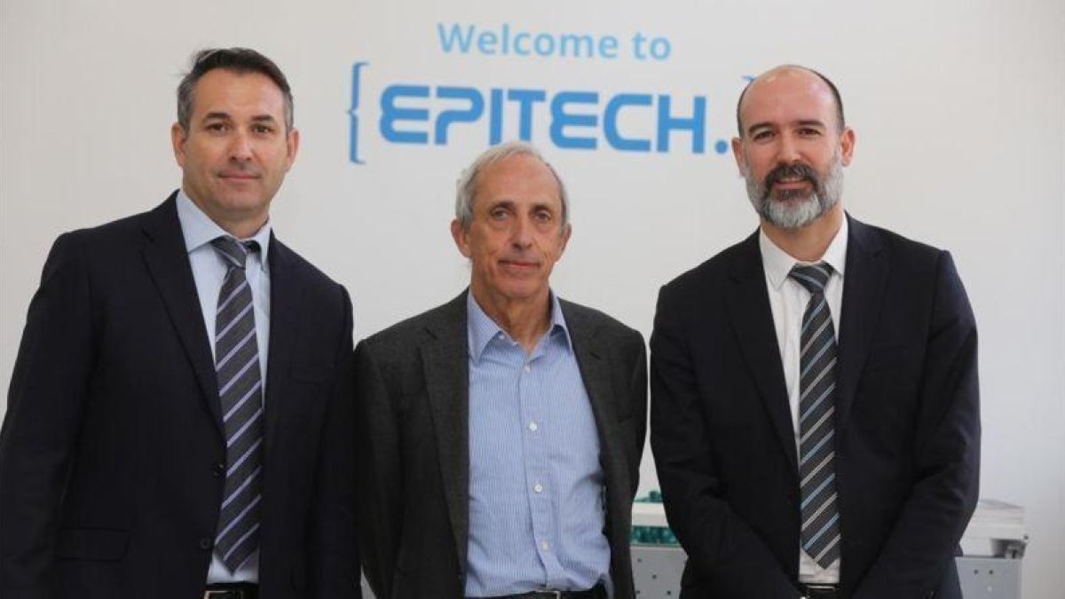 Xavier Nuñez, director de Epitech en España; Fabrice Bardèche, vicepresidente de IONIS Education Group, y Emmanuel Carli, director general de Epitech.-DANNY CAMINAL