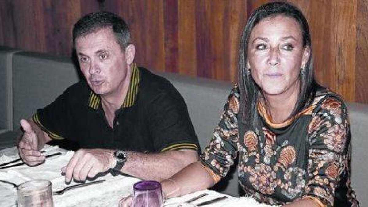 Jordi Pujol Ferrusola y Mercè Gironés en la inauguración del Hotel El Encanto en Acapulco, México, a finales del 2009.-Foto: ARCHIVO