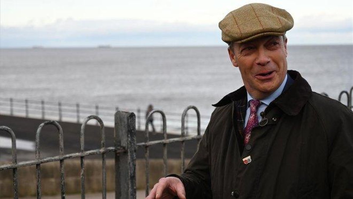 El líder del Partido del Brexit, Nigel Farage, en una visita a Hartlepool este lunes.-AFP