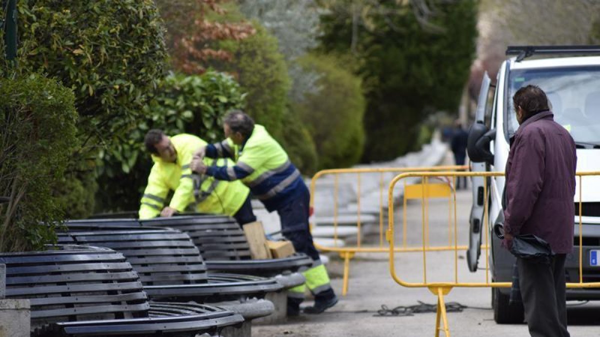 Operarios municipales del Ayuntamiento de Soria en una imagen de archivo. HDS