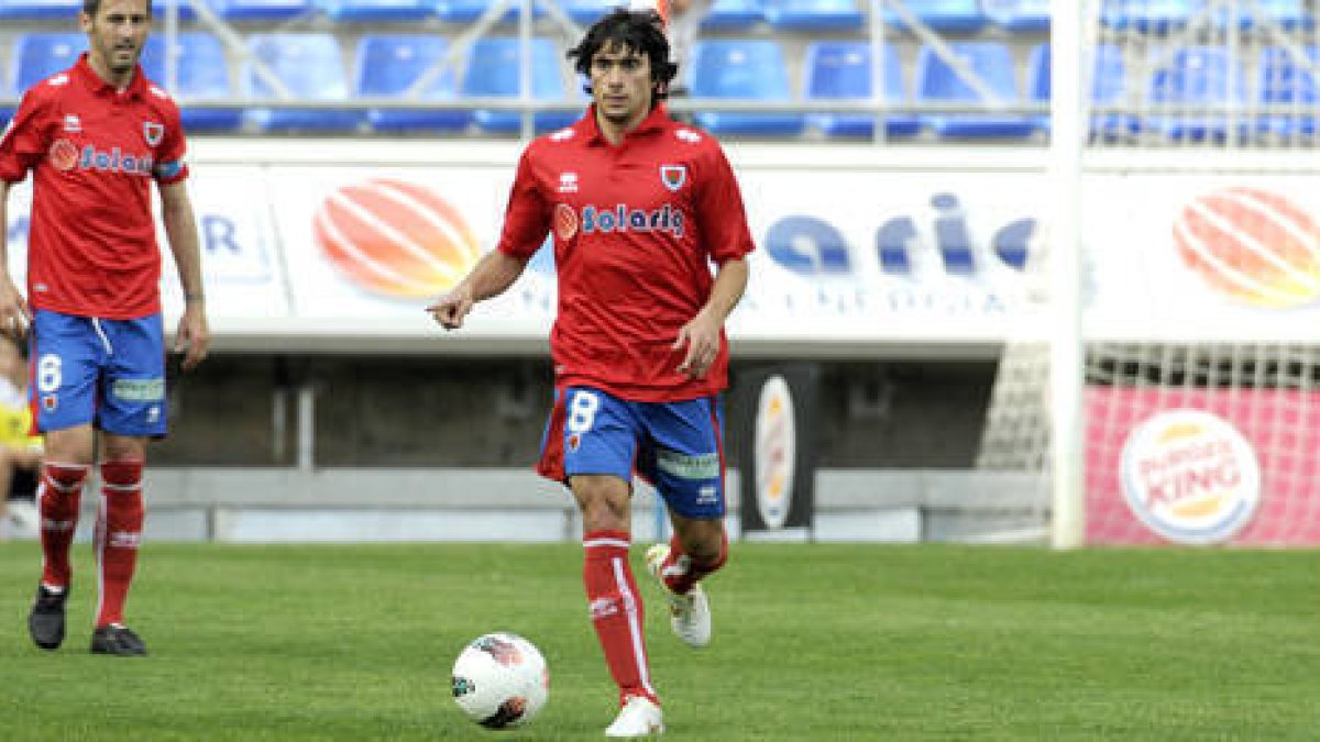 El canterano Víctor Andrés durante un partido. / VALENTÍN GUISANDE-