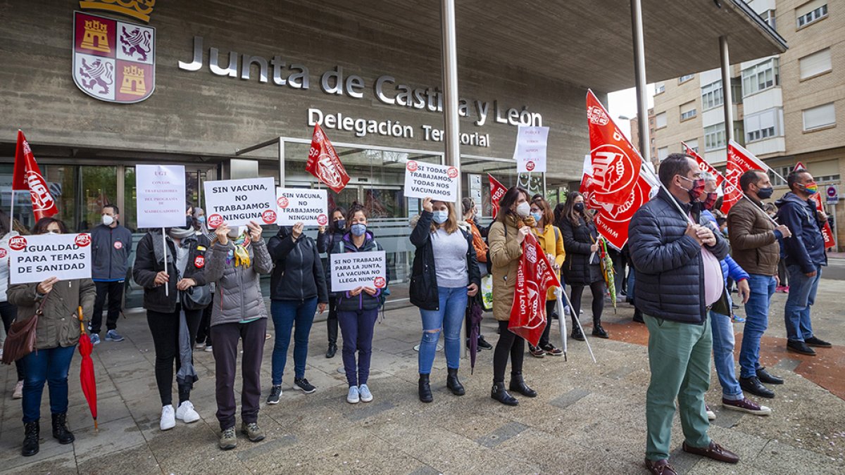 Concentración por la vacunación de todo el personal de centros educativos. MARIO TEJEDOR