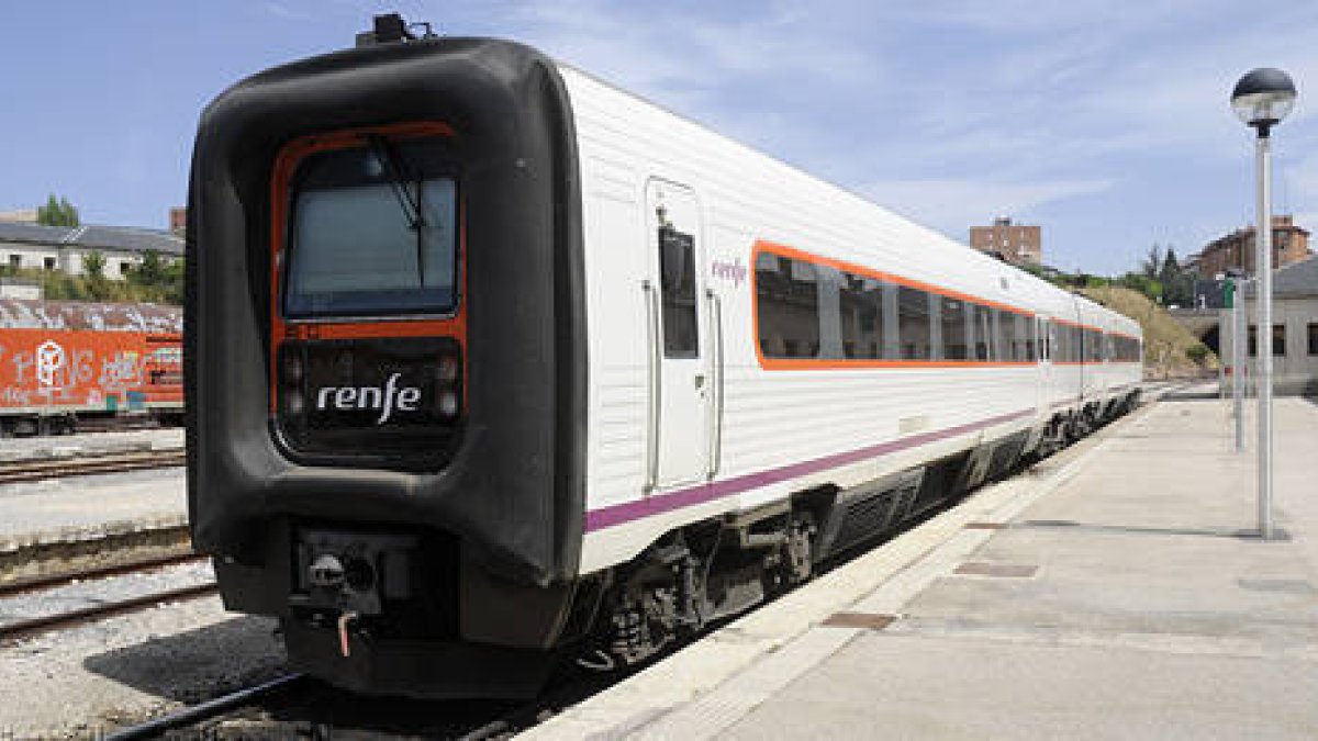 Tren en El Cañuelo. / Á. MARTÍNEZ-