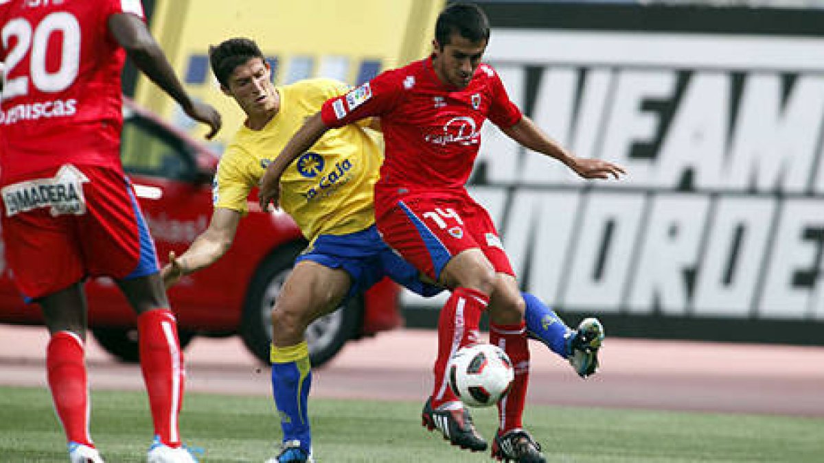 El Numancia creó poco peligro ante el marco canario. / Área 11-