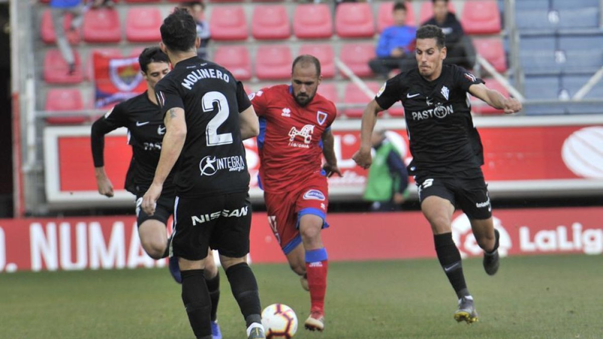 Unai Medina podría regresar al lateral derecho del Numancia tras sus tres partidos de sanción.-Valentín Guisande