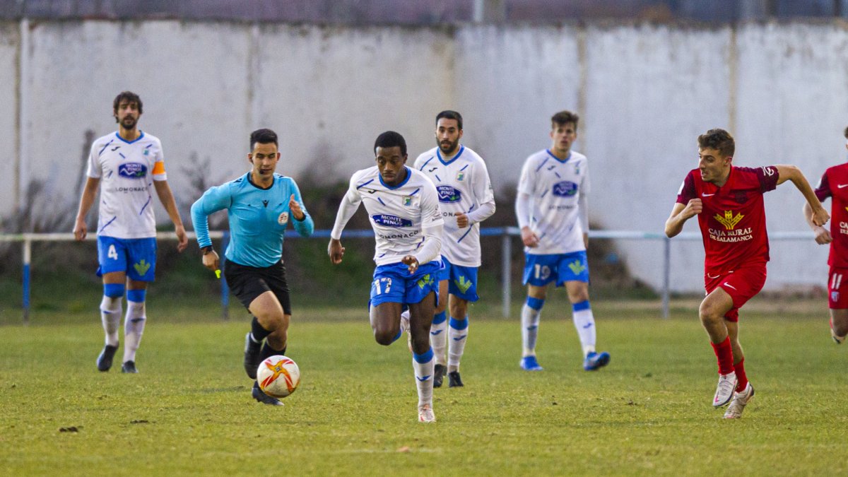 El Almazán recibe hoy al Tordesillas. HDS
