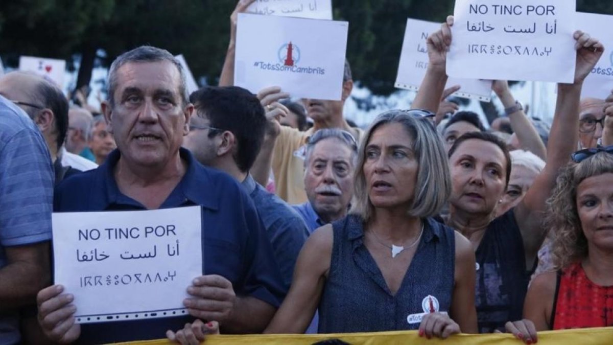Manifestación este viernes en Cambrils contra el terrorismo.-ACN / ROGER SEGURA