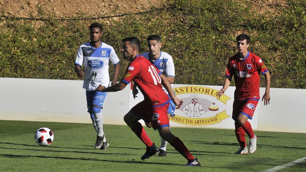 El Numancia B fue mejor que el Almazán en un partido en el que falló ocasiones muy claras.-Valentín Guisande