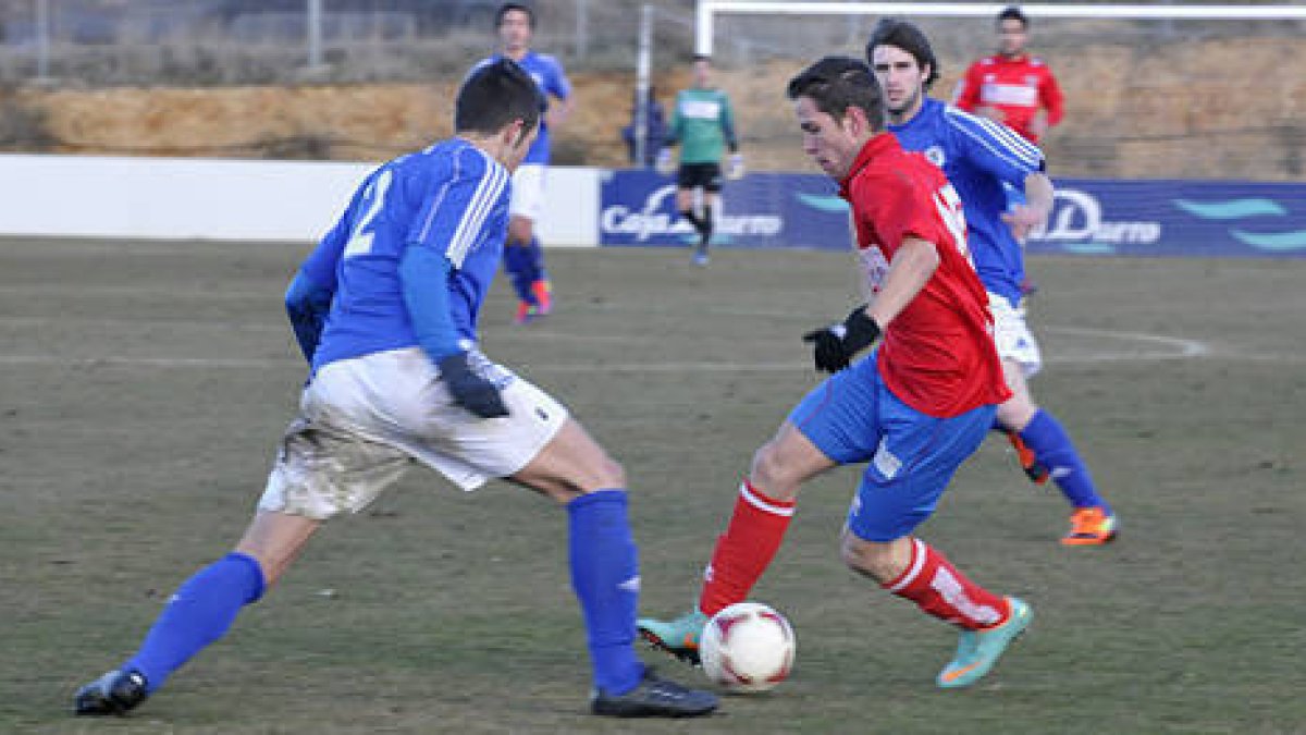 El Numancia B se alió con la fortuna para empatar ante el cuadro palentino. / Diego Mayor-