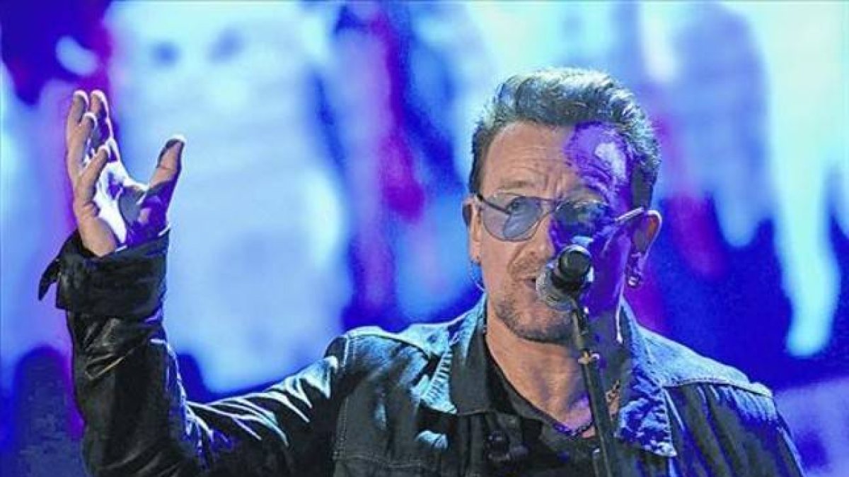 Bono, durante su actuación en 'Che tempo che fa', programa de la televisión italiana, el pasado 12 de octubre.-