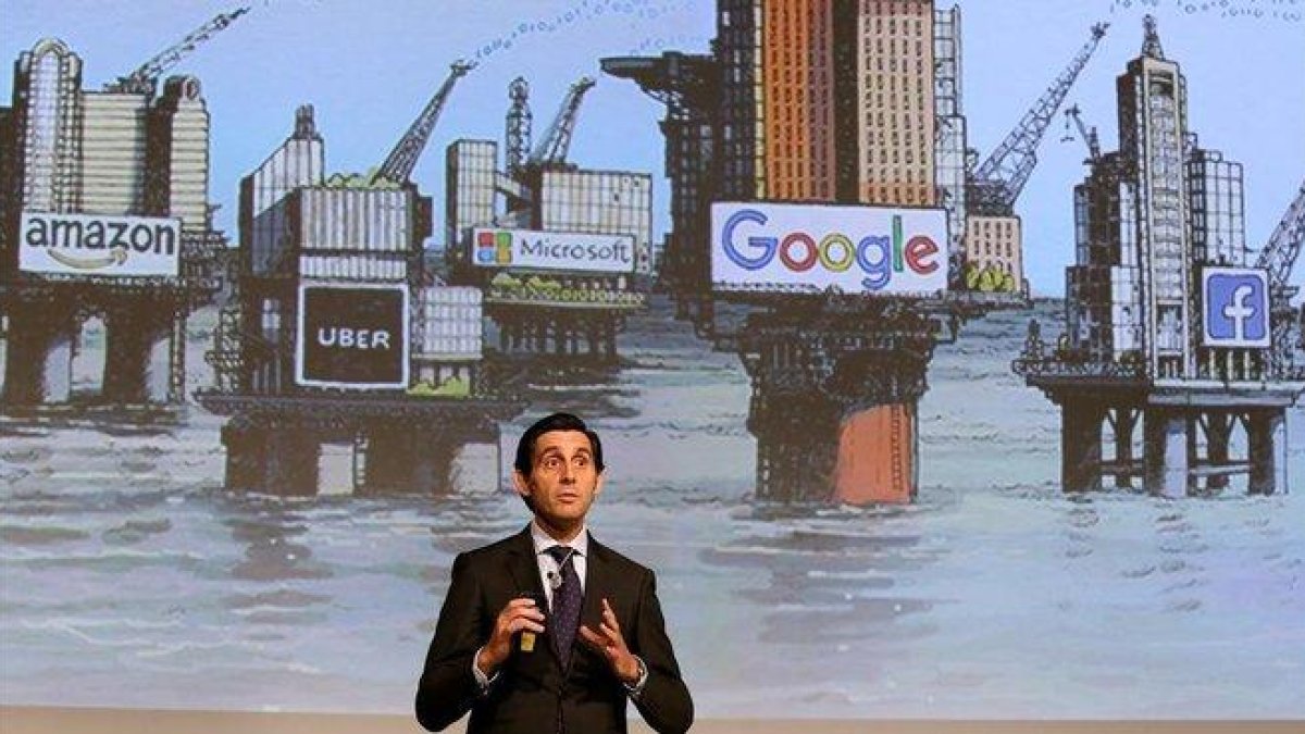 El presidente de Telefónica, Jose María Álvarez-Pallete, en unas jornadas sobre transformación digital en junio del 2017.-JUAN MANUEL PRATS