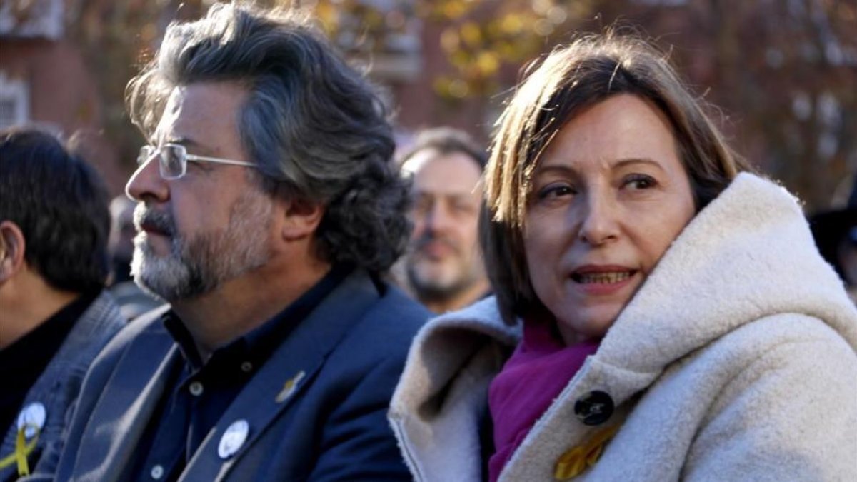 Acto electoral de ERC con la presencia de Carme Forcadell y Antoni Castellà en Mataró-. / RAFA GARRIDO (ACN)