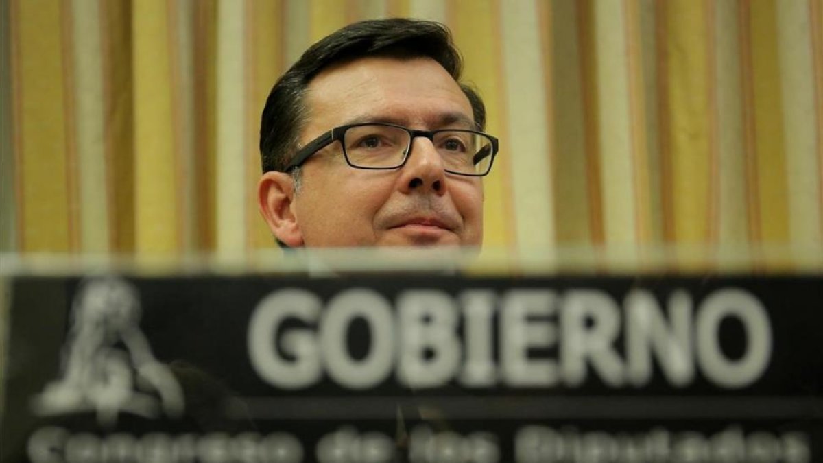 El ministro de Economía, Román Escolano, en una comparecencia en el Congreso de los Diputados.-/ JOSE LUIS ROCA