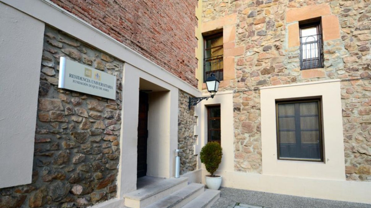 Puerta de acceso a la residencia universitaria de la FDS.-Álvaro Martínez