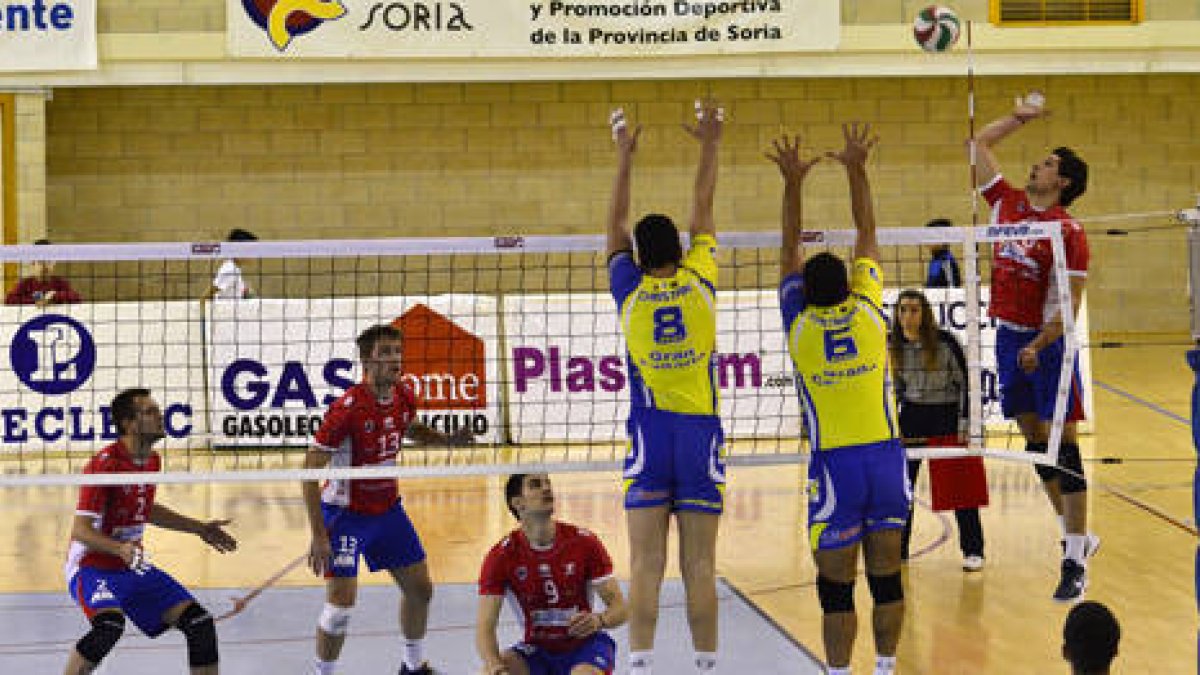 El CMA recibe la visita de L'Illa Grau. / Álvaro Martínez-