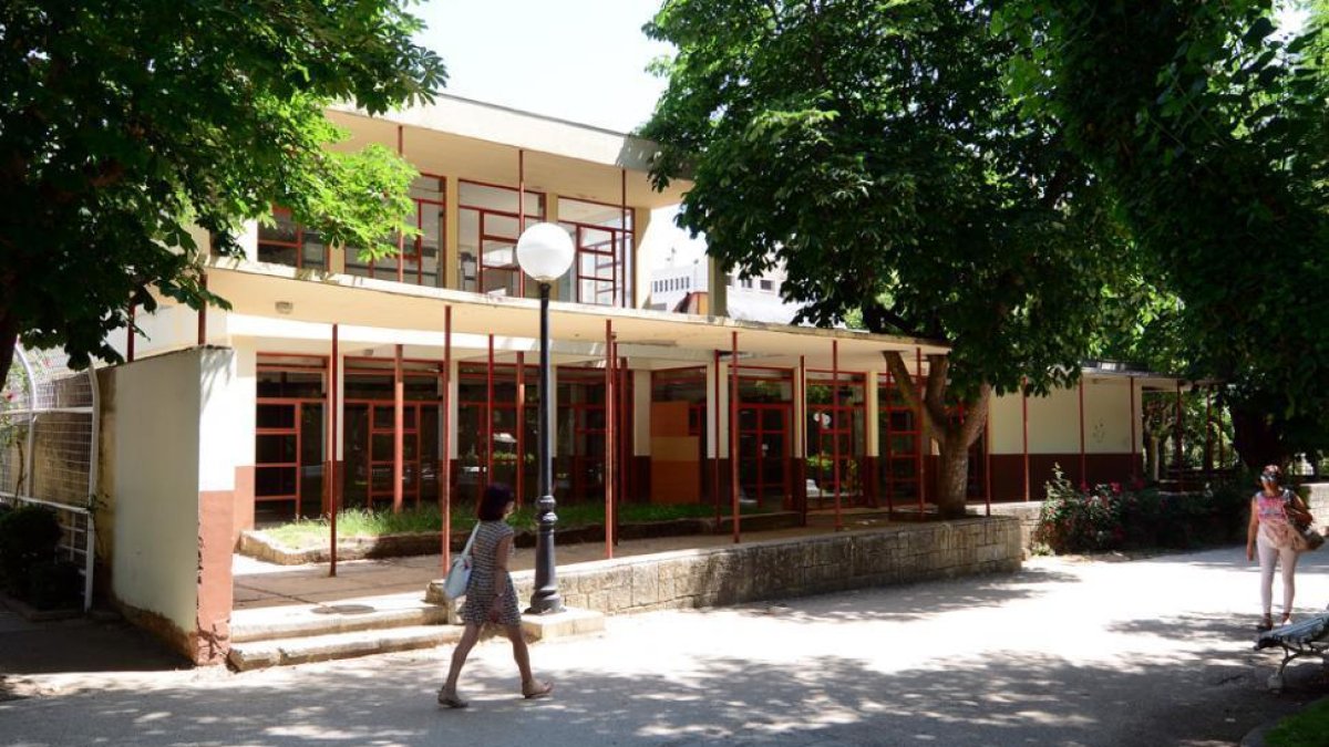 La polémica por la reforma de la antigua cafetería de La Alameda prosigue viva.-Álvaro Martínez