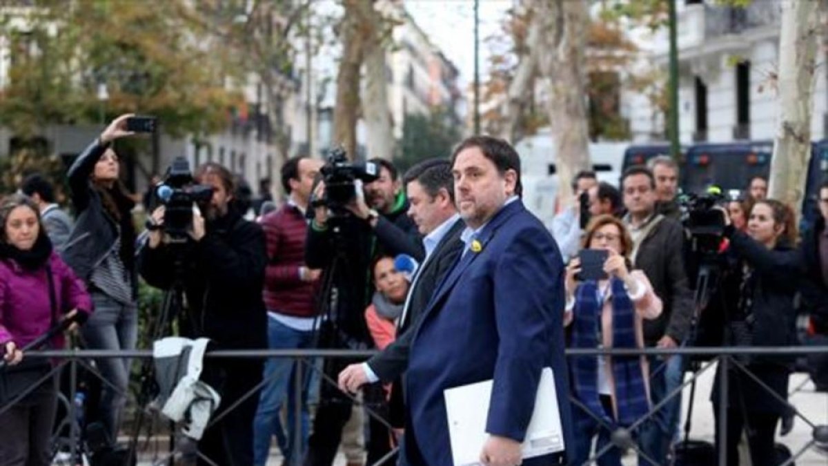 Oriol Junqueras se dirige a la Audiencia Nacional, el pasado 2 de noviembre.-JUAN MANUEL PRATS