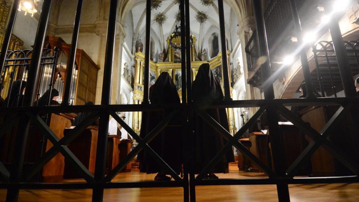 Las hermanas clarisas elaboran unos dulces artesanos entre los que destaca en estas fechas la rosca de San Blas. HDS