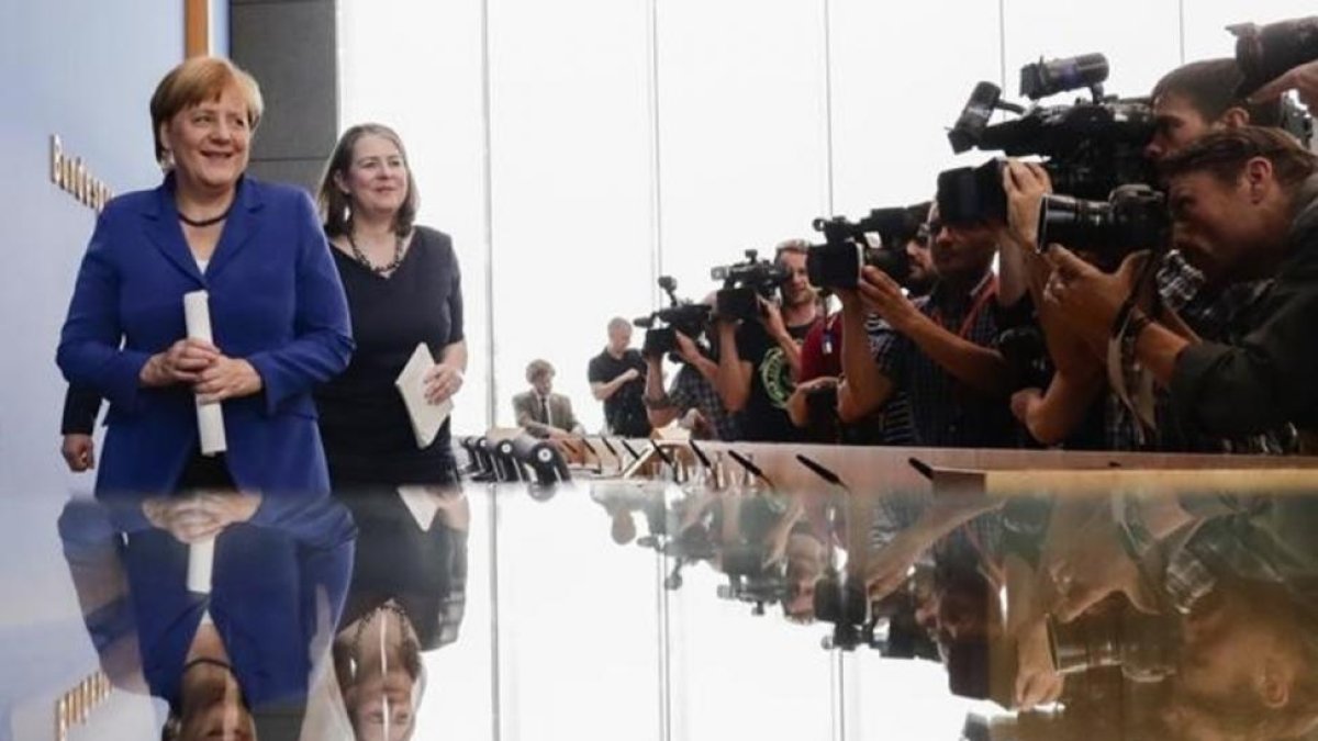 La cancillera Angela Merkel, tras la comparecencia en Berlín.-AP / MARKUS SCHREIBER