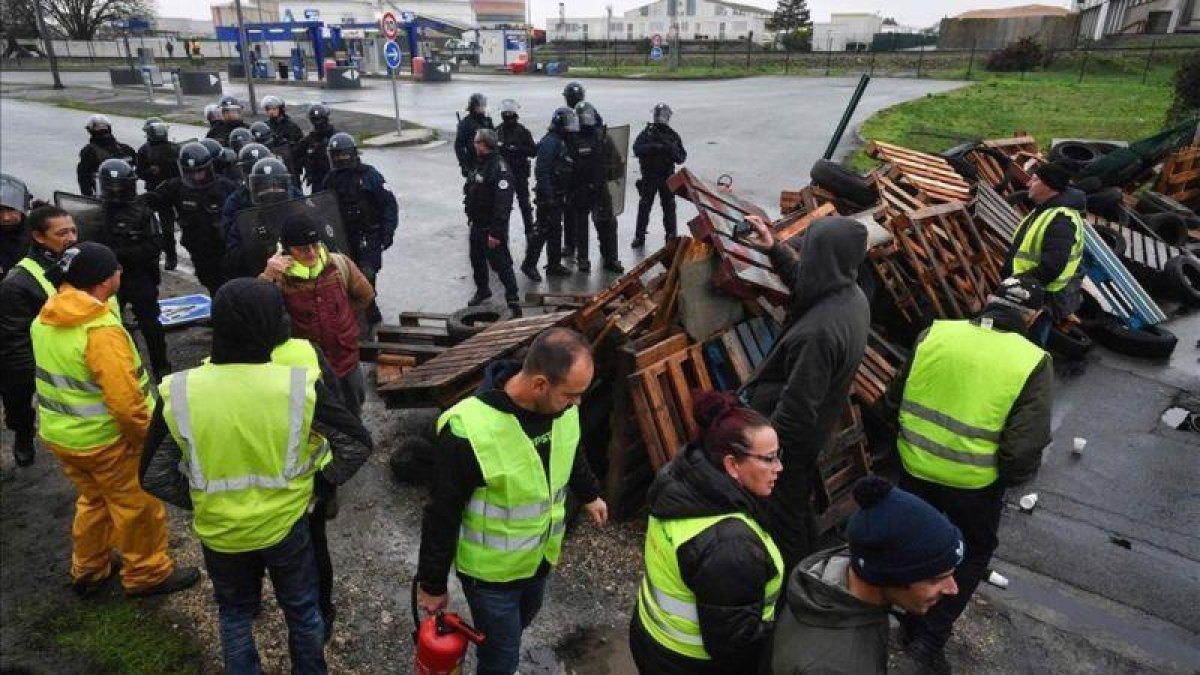 Chalecos amarillos en Francia.-EL PERIÓDICO