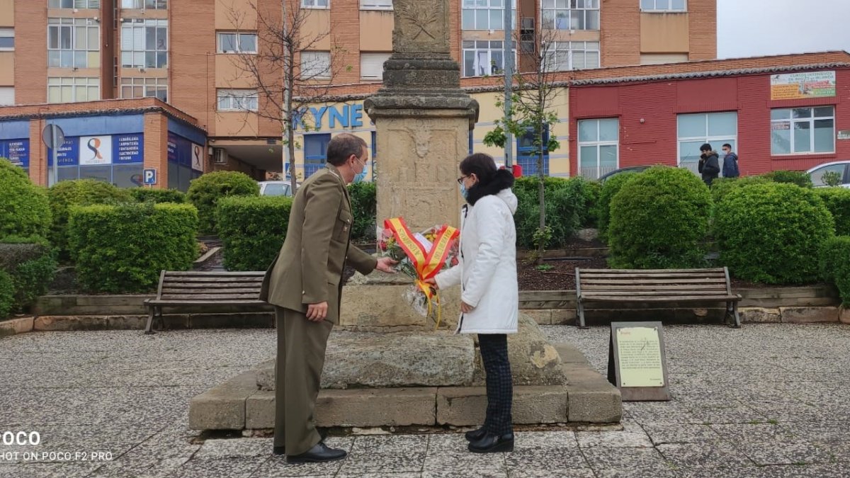 Momento del homenaje en la plaza de la Picota.-HDS